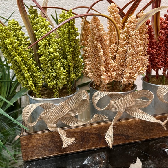 🍁Handcrafted🍂 Tri-Color Faux Autumn Foliage Decor In Rustic Planter Box - Picture 2 of 10